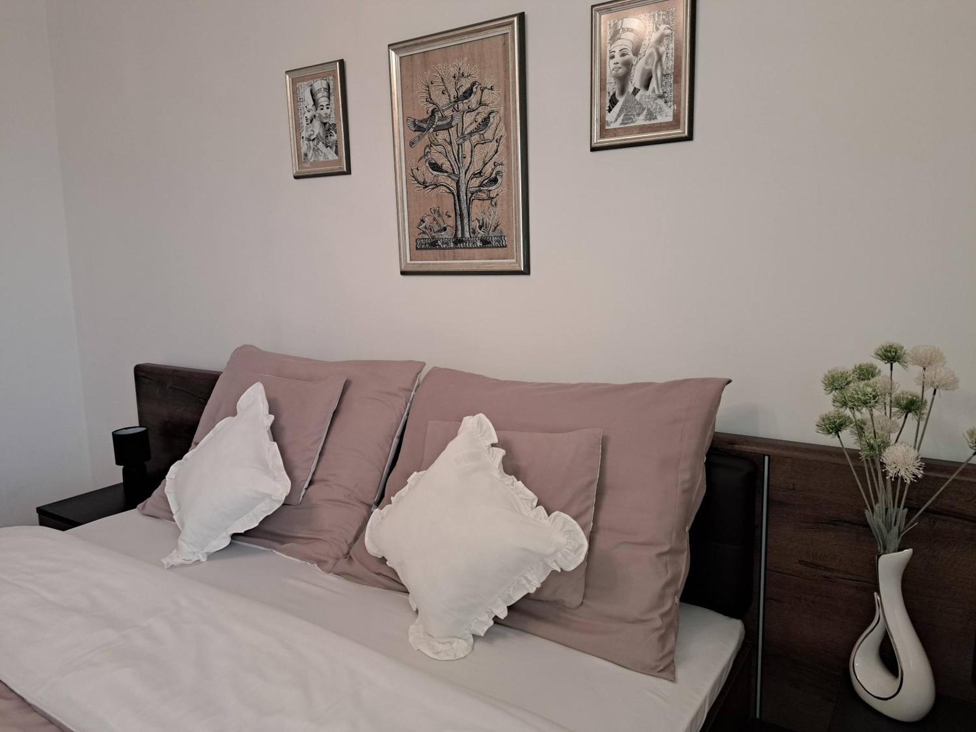 Orient Apartmanhaz Eger Zewnętrze zdjęcie