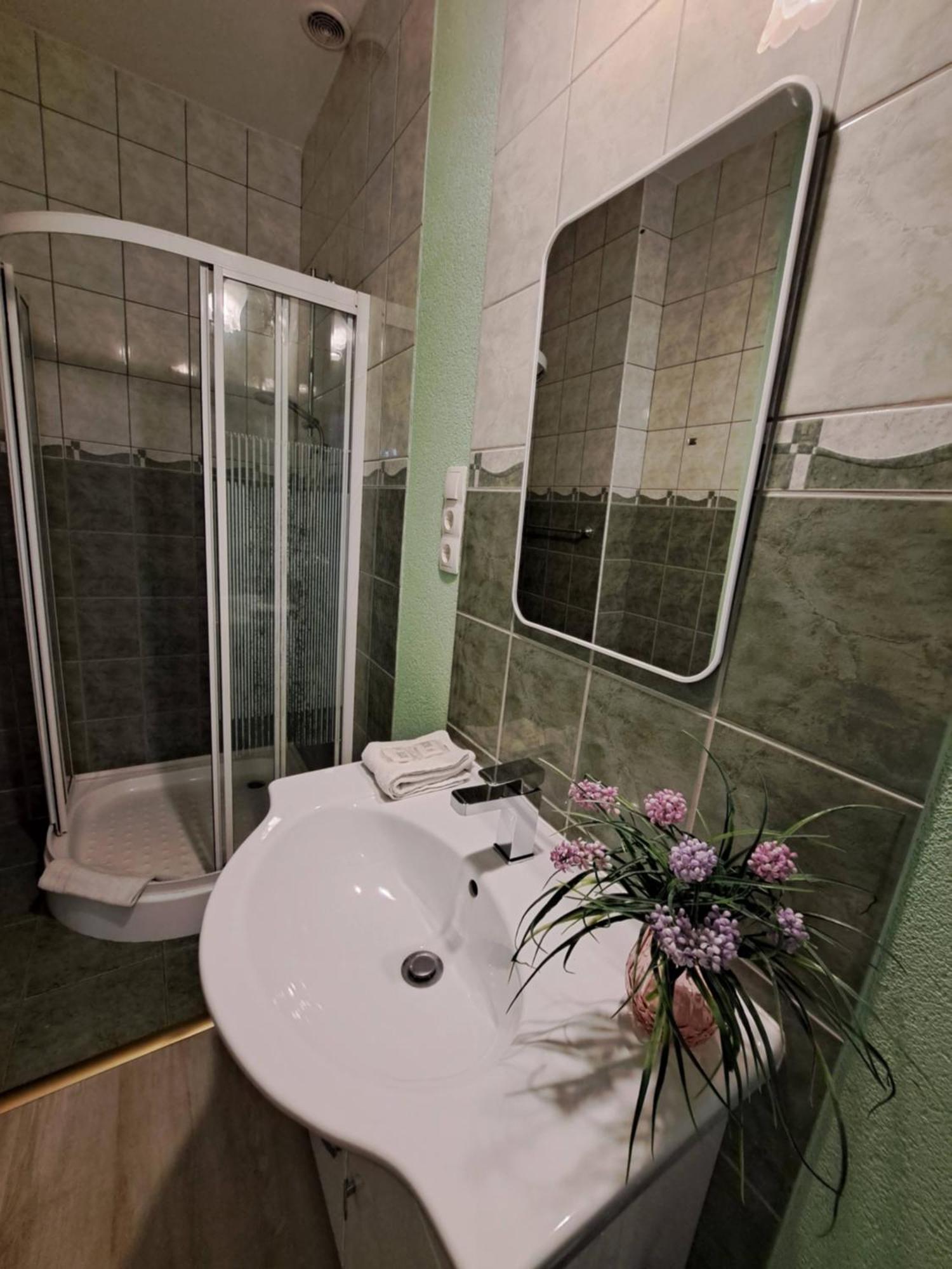 Orient Apartmanhaz Eger Zewnętrze zdjęcie
