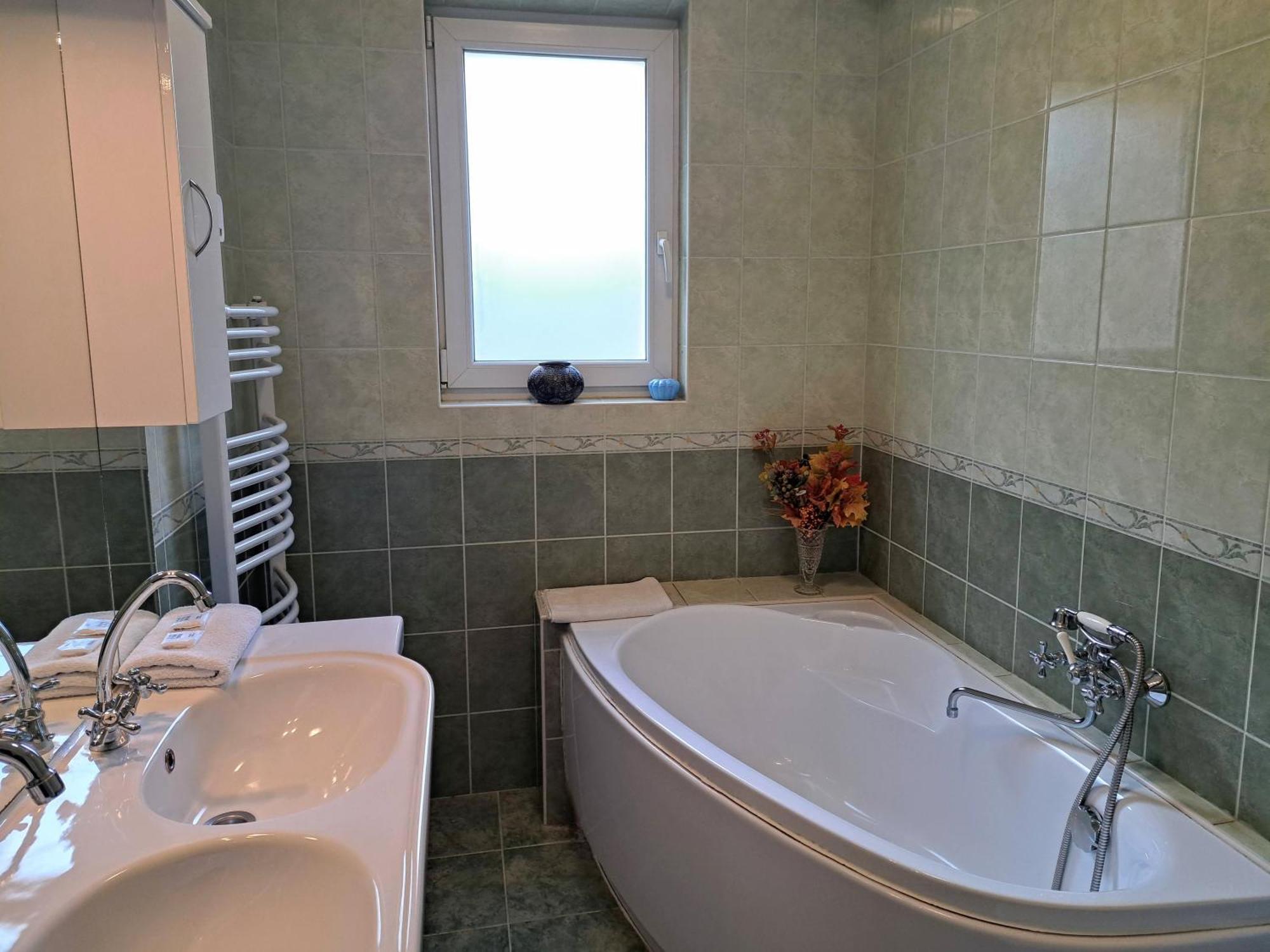 Orient Apartmanhaz Eger Zewnętrze zdjęcie