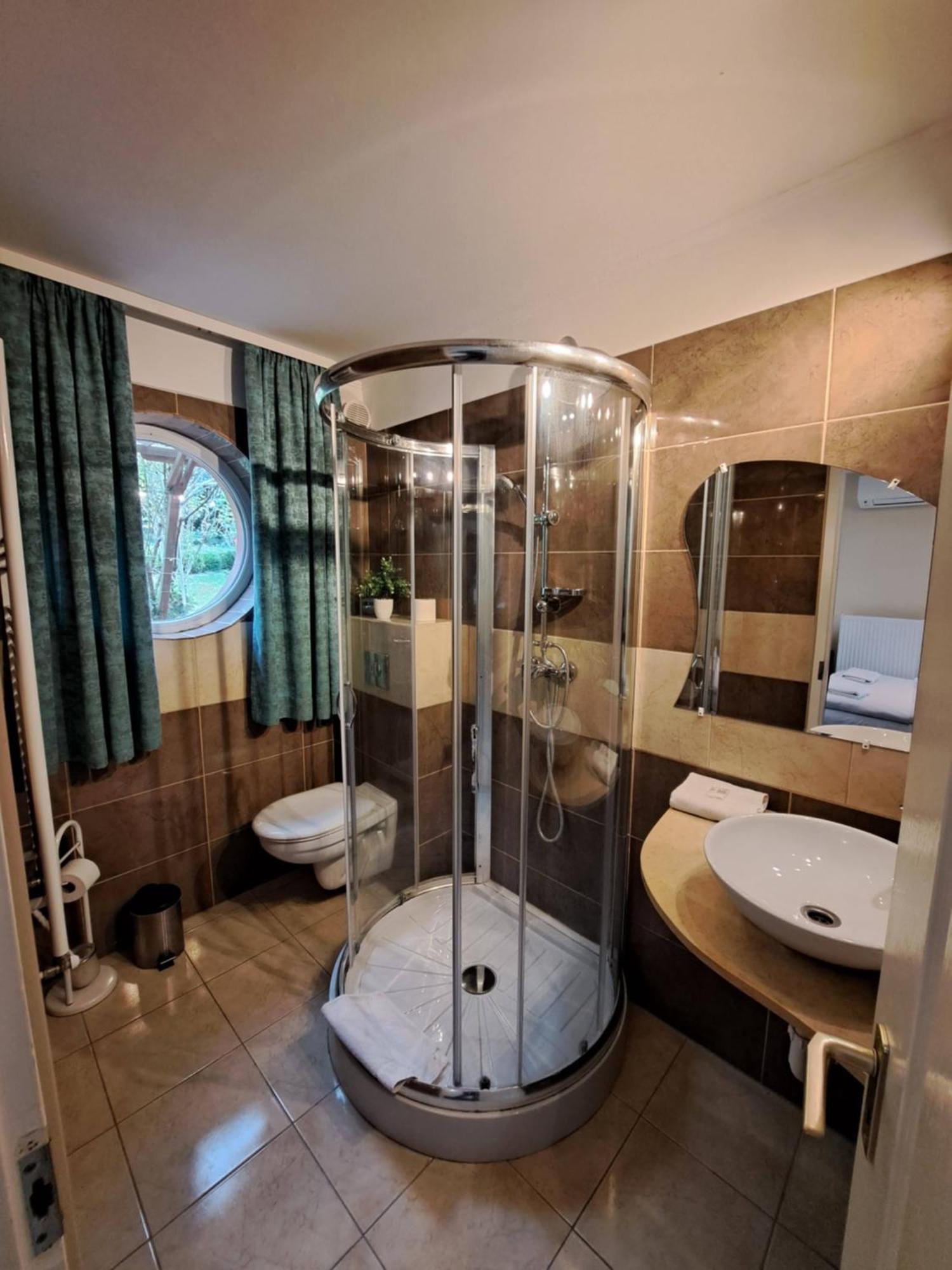 Orient Apartmanhaz Eger Zewnętrze zdjęcie